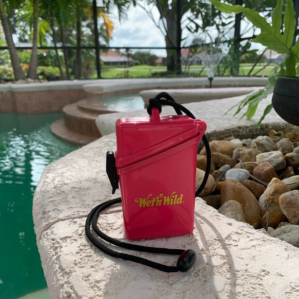 Sports Dry Box CASE on Lanyard Wet'n Wild ORLANDO